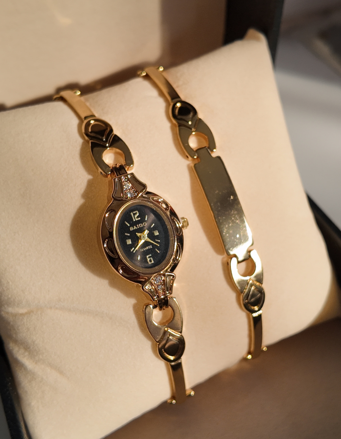 Saigo Small Face Gold Watch with Bracelet